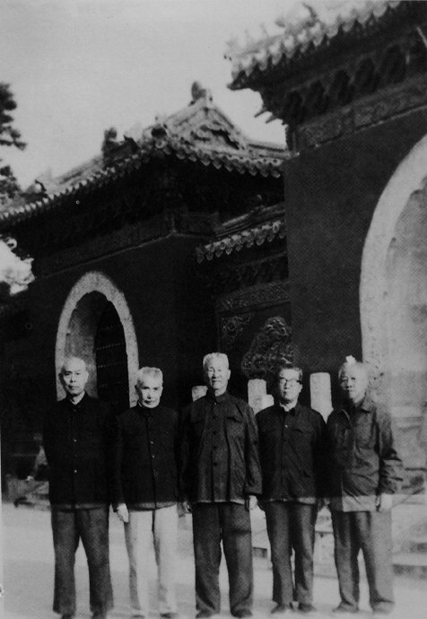 刘晚苍、赵兴昆（左一）、胡海牙（左二）、赵绍琴（右二）等师徒合影.jpg